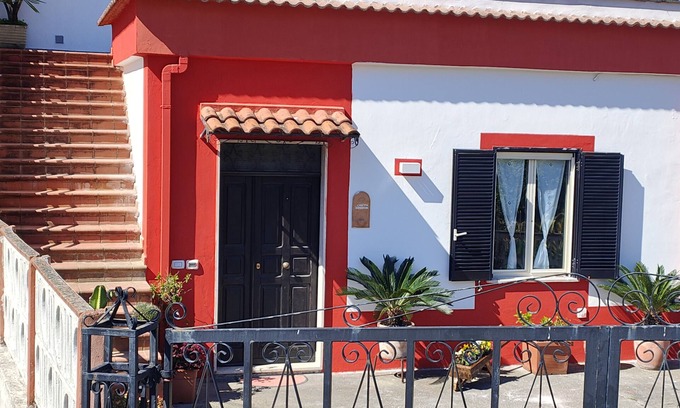 Tortora Marina House | Holiday Home 'Casetta Esmeralda' with Sea View, Private Terrace and Wi-Fi