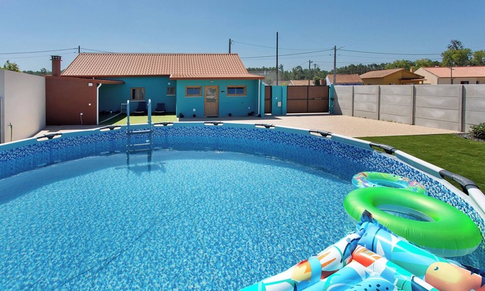 Marinha Grande House | Holiday Home 'Casa Do Canudo' with Private Pool, Private Terrace and Wi-Fi