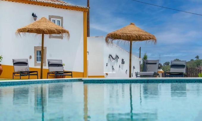 Loule House | Holiday Home 'Casa Do Avô - Vale Luís Neto' with Mountain View, Wi-Fi and Air Conditioning