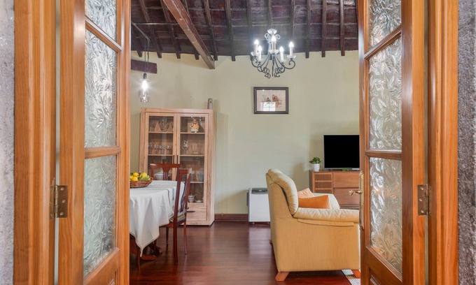 Santa Brigida House | Holiday Home 'Casa Isabel' with Mountain Views, Private Terrace and Wi-Fi