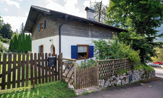 Spormaggiore House | Holiday Home 'Casa Belfort for 9 People' with Mountain View, Terrace and Private Garden