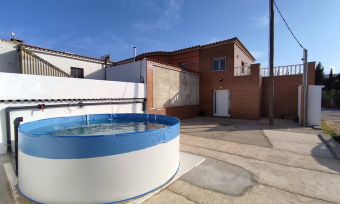 El Ligallo del Ganguil House | Holiday Home 'Casa Laurel' with Mountain Views, Private Pool and Wi-Fi