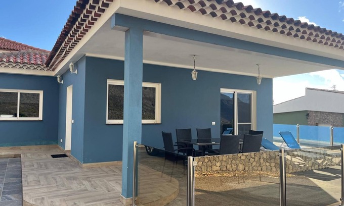 Frontera House | Holiday Home 'Casa Mar Azul' with Sea Views, Private Terrace and Wi-Fi