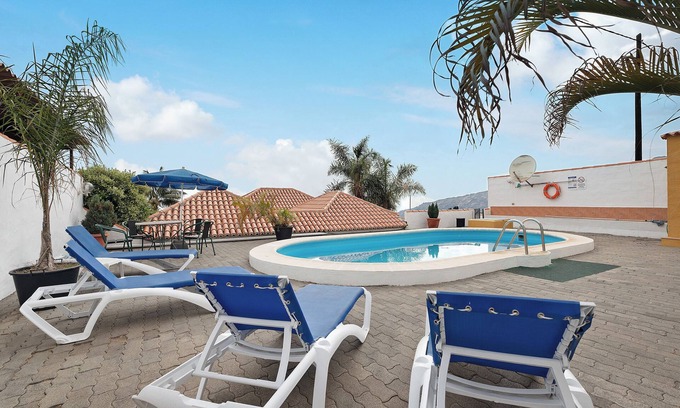 Los Llanos de Aridane House | Holiday Home 'Casa Óscar' with Mountain View, Private Pool and Wi-Fi