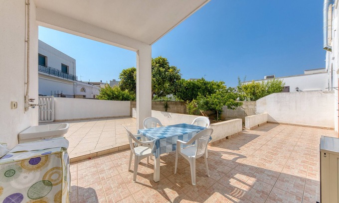 Felline House | Holiday Home 'Casa Saulle - Costruzione Tipica' with Terrace, Garden and Air Conditioning