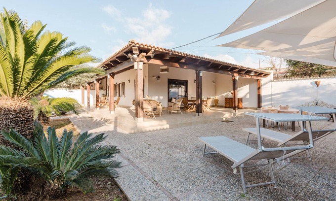 Marsala House | Holiday Home 'Casa Scirocco' with Sea View, Private Terrace and Wi-Fi