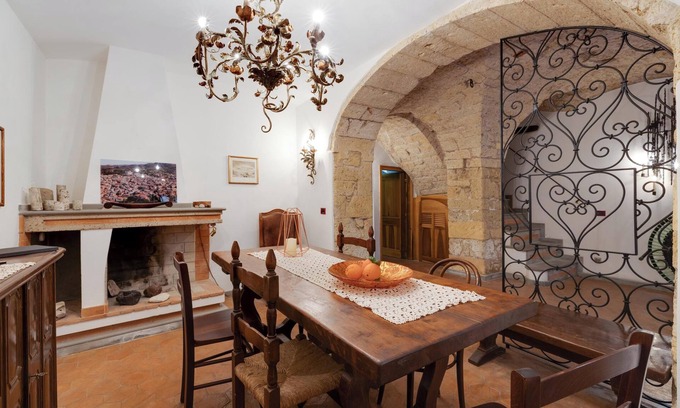 Cuglieri House | Holiday Home "Casa Verdi" with View of the Cathedral, Terrace & Wi-Fi