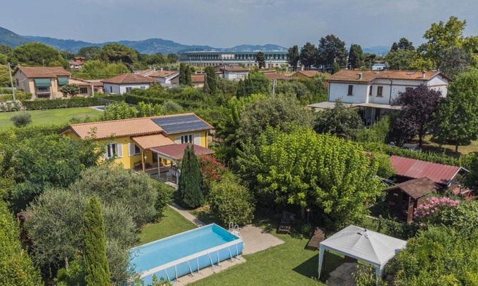 Lido di Camaiore House | Holiday Home Casina del Sole by Interhome