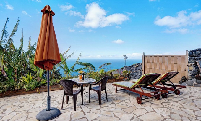 Los Quemados House | Holiday Home Casita Paraiso with Sea View, Terraces & Wi-Fi