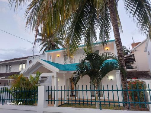 Flic-en-Flac House | Holiday Home close to the BEACH