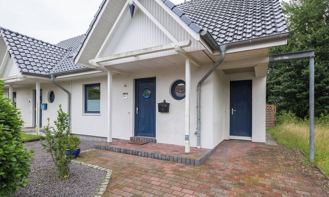 Alt-Travemunde/Ronnau House | Holiday Home 'Ferienhaus Nordmeer' with Private Terrace, Private Garden and Wi-Fi
