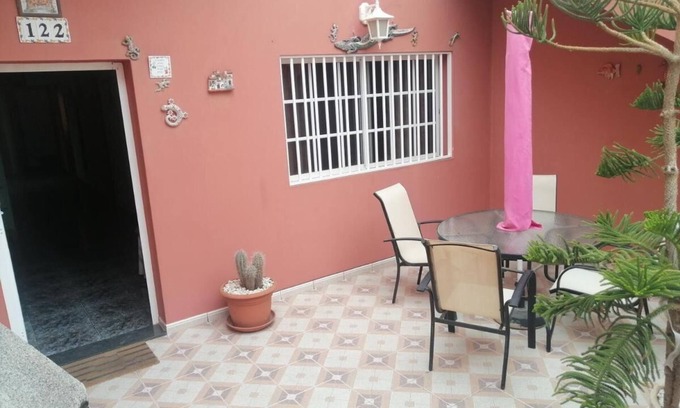 Playa de Arinaga House | Holiday Home "El Girasol" with Terrace, Grill & Wi-Fi