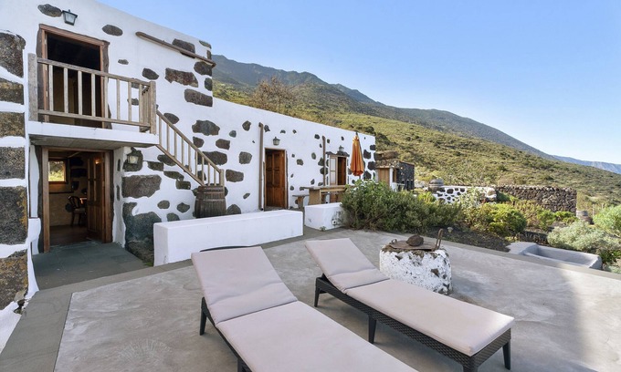 Tigaday House | Holiday Home 'El Lagar' with Sea View, Shared Terrace and Wi-Fi