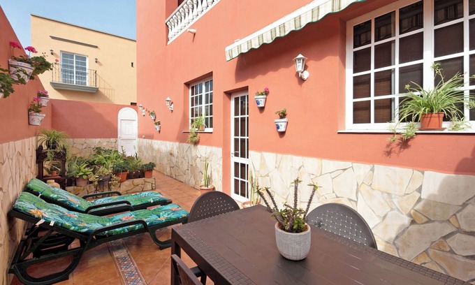 La Mancha House | Holiday Home Casa Matyas close to the Beach with Garden & Wi-Fi