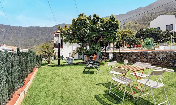 Tigaday House | Holiday Home 'Villa Luisa' with Sea View, Terrace & Wi-Fi in Frontera