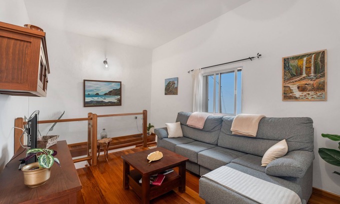 Valverde House | Holiday Home 'Mary Valverde' with Sea View, Private Terrace and Wi-Fi