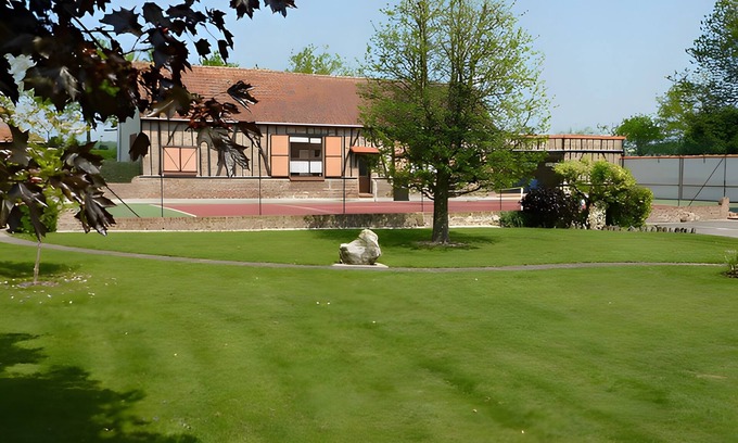Domart-en-Ponthieu House | Holiday Home 'Domaine De L'olympe' with Wi-Fi