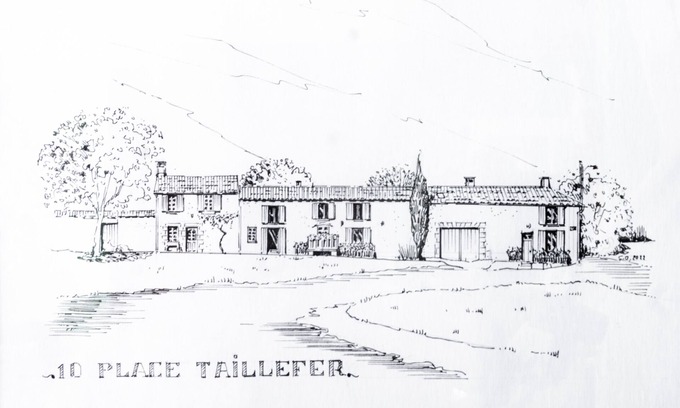 Montignac-Charente House | Holiday Home 'La Maison De Joséphine' with Private Terrace and Wi-Fi