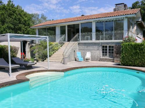 Saint-Vivien-de-Medoc House | Holiday Home Crabot by Interhome
