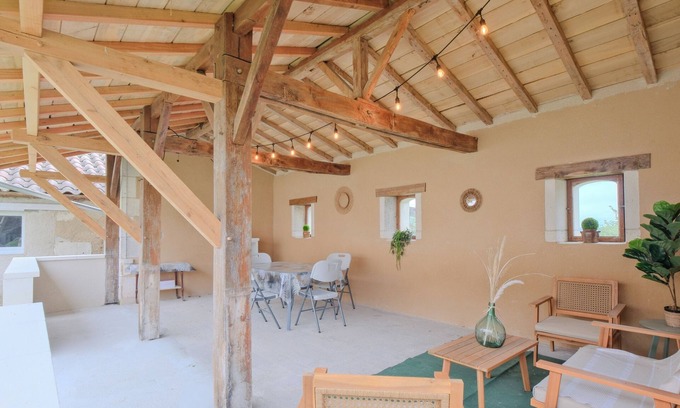 Allemans House | Holiday Home 'Gîte Le Moutat-Chez Georges' with Private Terrace