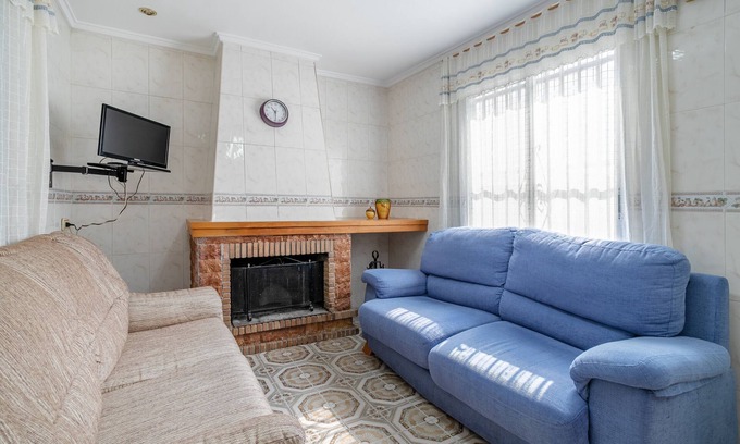 Alicante House | Holiday Home 'Geranio' with Private Terrace, Wi-Fi and Air Conditioning