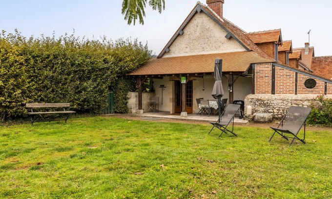 Fresnes House | Holiday Home 'Gîte Des Aulneaux' with Private Terrace, Private Garden and Wi-Fi