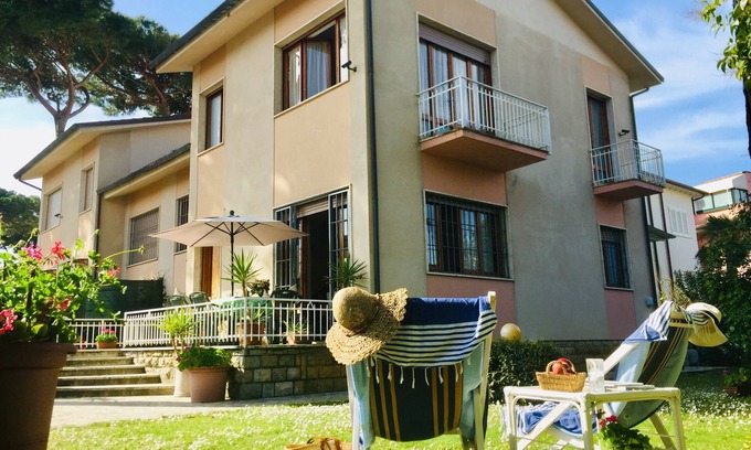 Marina di Pietrasanta House | Holiday Home House with garden close to the sea