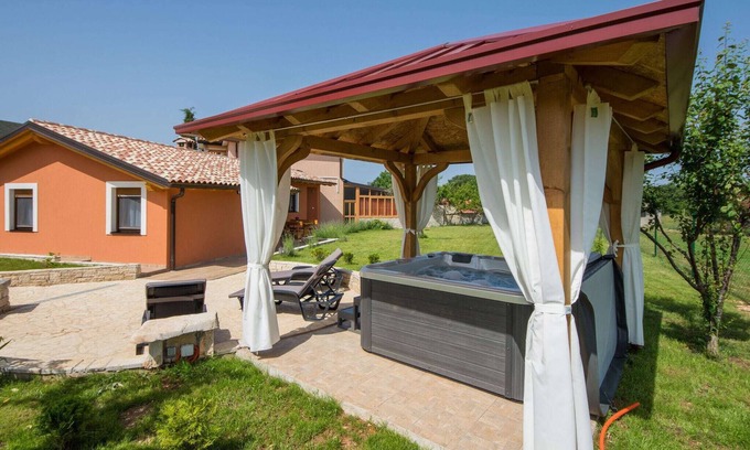 Barbariga House | Holiday Home Vodnjan with Pool & Sea