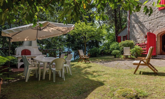 Saturnana House | Holiday Home 'Il Ricavo' with Mountain View, Private Garden and Wi-Fi
