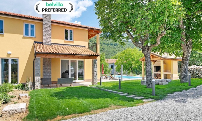 Lanisce House | Holiday Home in Buzet with Terrace