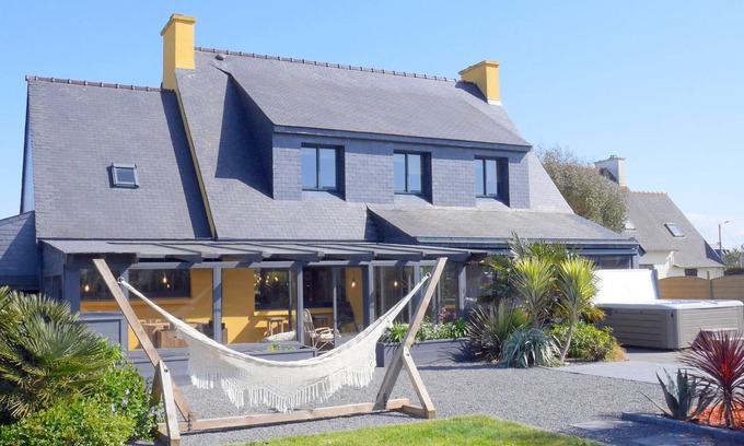 Guisseny House | Holiday Home in Guisseny with Jacuzzi & Beach