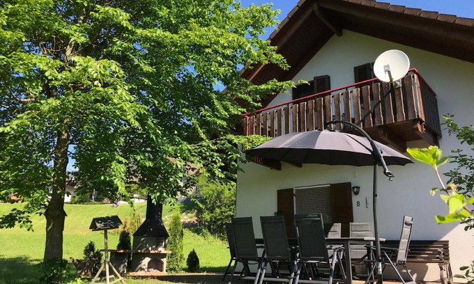 Kirchheim House | Holiday home in Reimboldshausen with large garden