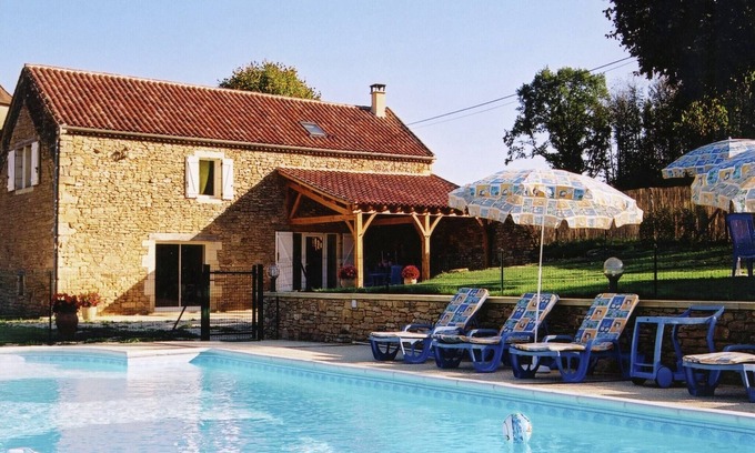 Saint-Pompont House | Holiday Home in Saint-Pompont with Pool
