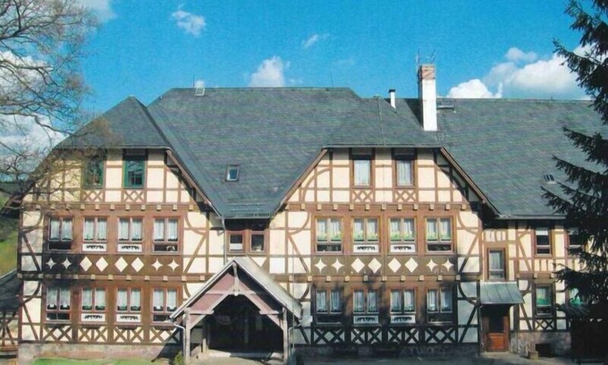 Stutzerbach Apartment | Holiday home in the spruce trees