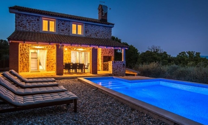 Risika House | Holiday Home in Vrbnik with Terrace, Air condition, WIFI, Washing machine (4770-1)