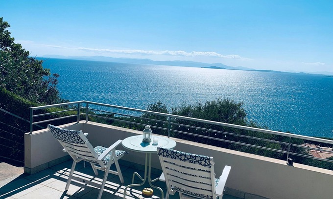 Terra Mala House | Holiday Home 'Daisy' with Sea View, Wi-Fi and Air Conditioning