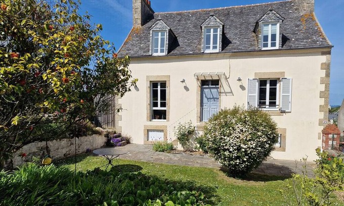 Locquirec House | Holiday Home 'La Défatigue' with Sea View, Private Terrace and Wi-Fi