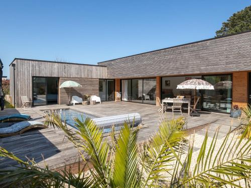 Locquirec House | Holiday Home La Villa Agapanthes by Interhome
