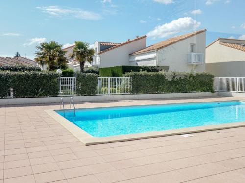 Vaux-sur-Mer House | Holiday Home Les Jardins de l'Océan-2 by Interhome