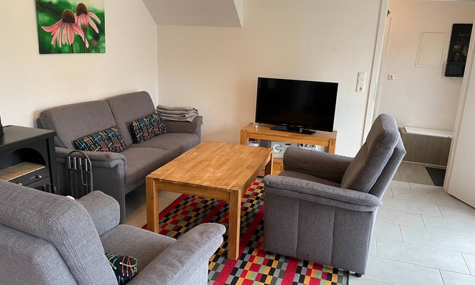 Hage House | Holiday Home 'Linden' with Shared Garden and Wi-Fi