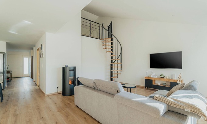 Trevron House | Holiday Home 'Maison Avec Jardin Proche Dinan' with Private Terrace, Private Garden and Wi-Fi