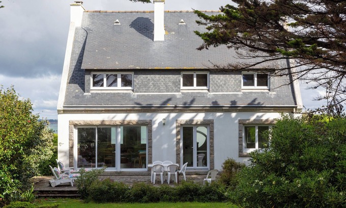 Trevignon House | Holiday Home 'Maison Trévignon À 100m De La Plage' with Wi-Fi