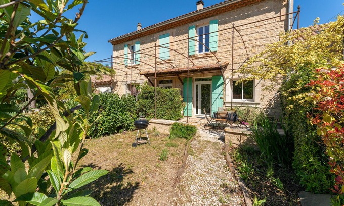 Monteux House | Holiday Home 'Monteux' with Shared Pool, Private Terrace and Wi-Fi