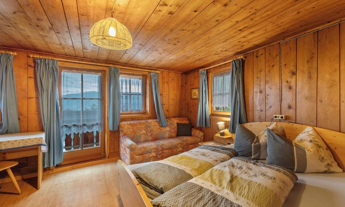 Vallarga House | Holiday Home "Oberhof Bauernhaus" with Mountain View, Garden & Wi-Fi
