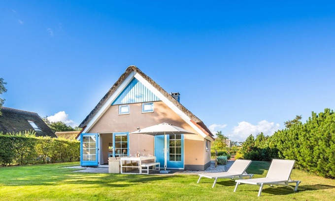 De Koog House | Holiday Home on Texel with Spacious Garden