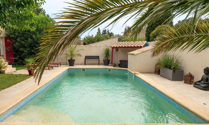Cavaillon House | Holiday Home 'P'tit Bout De Paradis' with Private Pool, Private Terrace and Wi-Fi