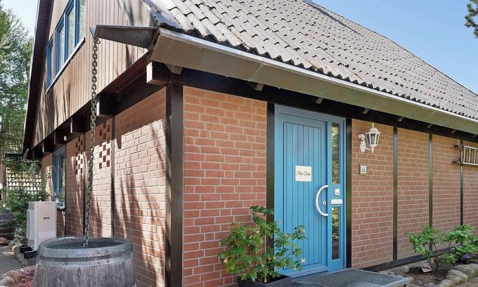 Holm House | Holiday Home 'Peter Dahl' with Private Terrace and Wi-Fi