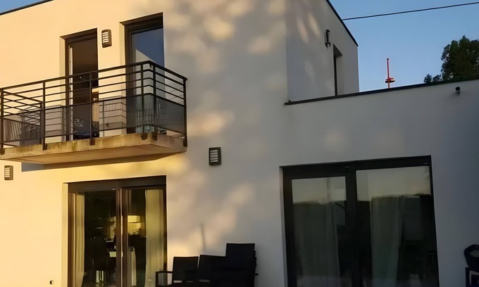 Lingolsheim House | Holiday Home 'Résidence Foch' with Balcony and Wi-Fi