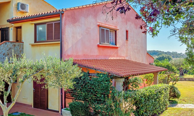 San Teodoro House | Holiday Home 'Residenza La Perla' with Air Conditioning