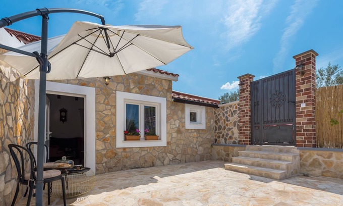 Danilo House | Holiday Home Rider - Two Bedroom Holiday Home with Outdoor Pool